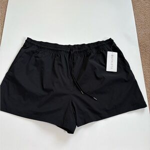 Athleta Midday Short Black Size Large New with Tags